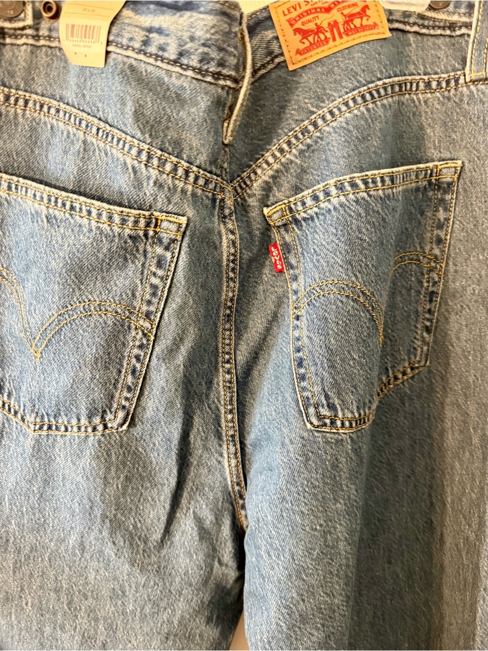 Levi's High-Rise Cinch Baggy Women's Jeans - Picture 5 of 5